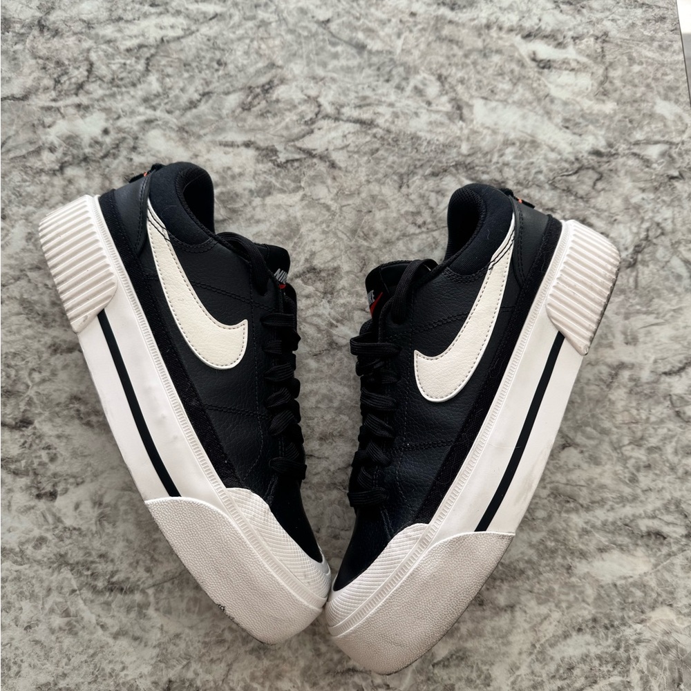 Nike Black and White Sneakers with Textured Upper and Bold Swoosh